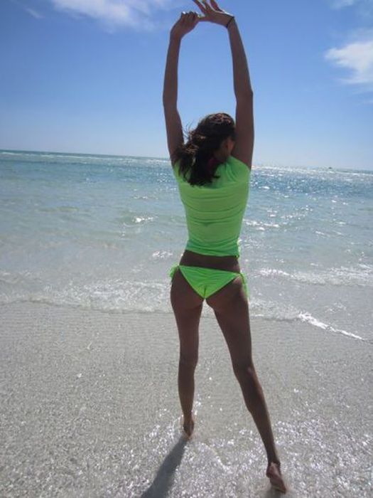 Сисястики в бикини (50 фото)