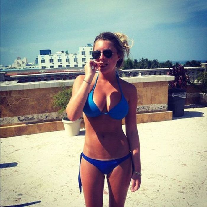 Сисястики в бикини (50 фото)