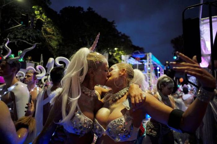 Забавные девушки