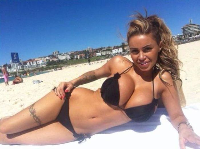 Девушки в купальниках