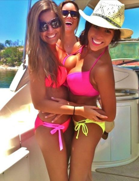 Девушки в бикини (45 фото)