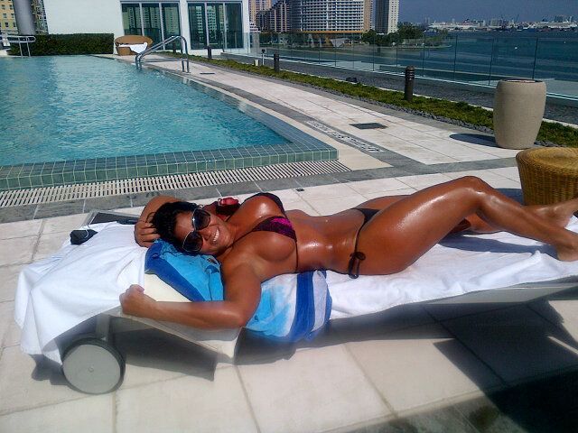 Девушки в бикини (45 фото)