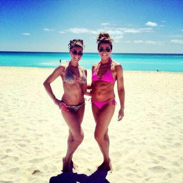 Девушки в бикини (45 фото)