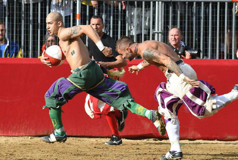 «Кальчо сторико»: экстремальная разновидность футбола