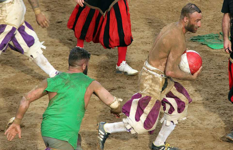 «Кальчо сторико»: экстремальная разновидность футбола