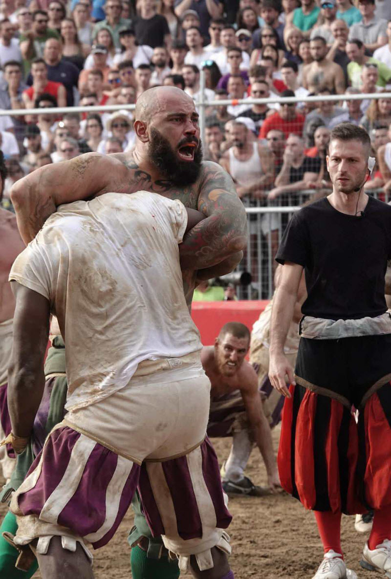 «Кальчо сторико»: экстремальная разновидность футбола