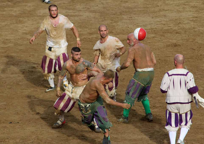 «Кальчо сторико»: экстремальная разновидность футбола