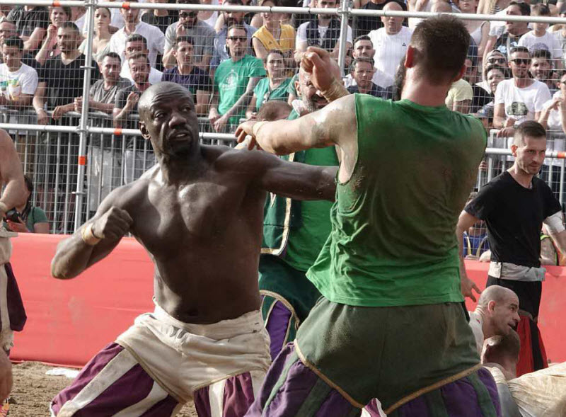 «Кальчо сторико»: экстремальная разновидность футбола