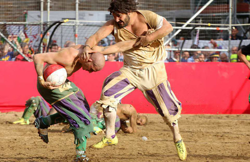 «Кальчо сторико»: экстремальная разновидность футбола