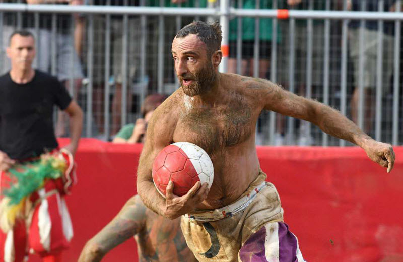 «Кальчо сторико»: экстремальная разновидность футбола