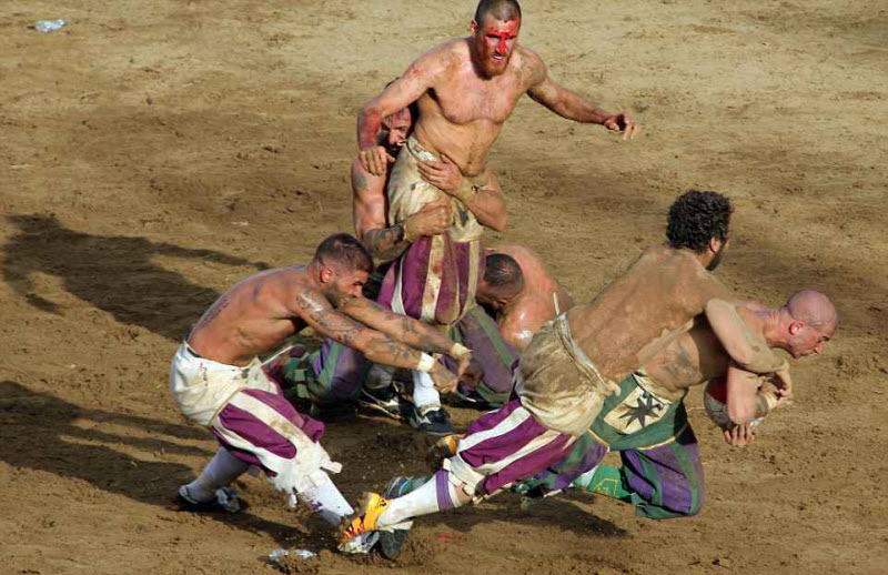 «Кальчо сторико»: экстремальная разновидность футбола