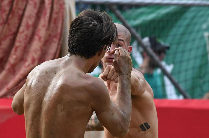 «Кальчо сторико»: экстремальная разновидность футбола