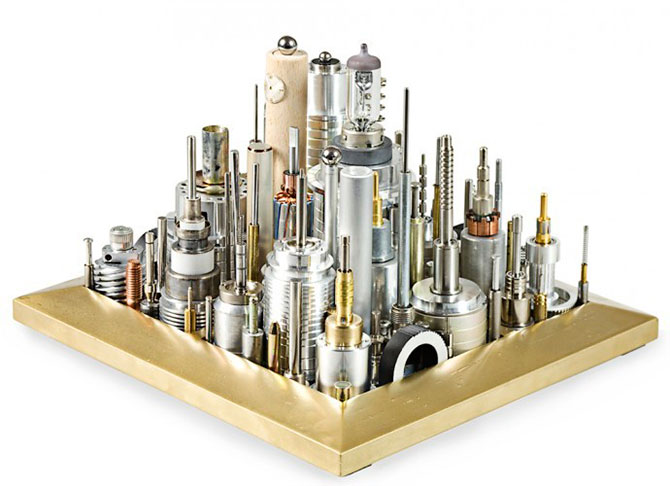 Урбанистические скульптуры из компьютерного железа (11 фото)