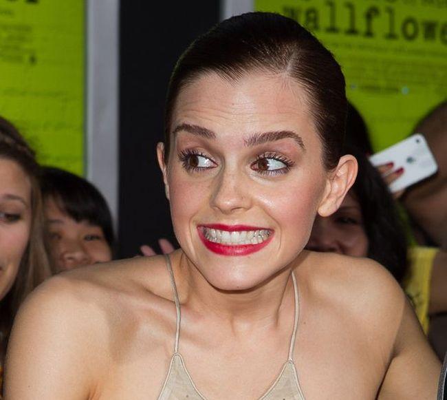 Соблазнительная грудь Эммы Уотсон (4 фото)