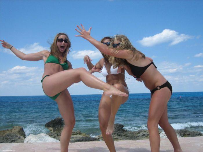 Сексуальные девушки на пляже (55 фото)
