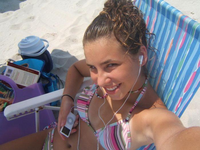 Сексуальные девушки на пляже (55 фото)