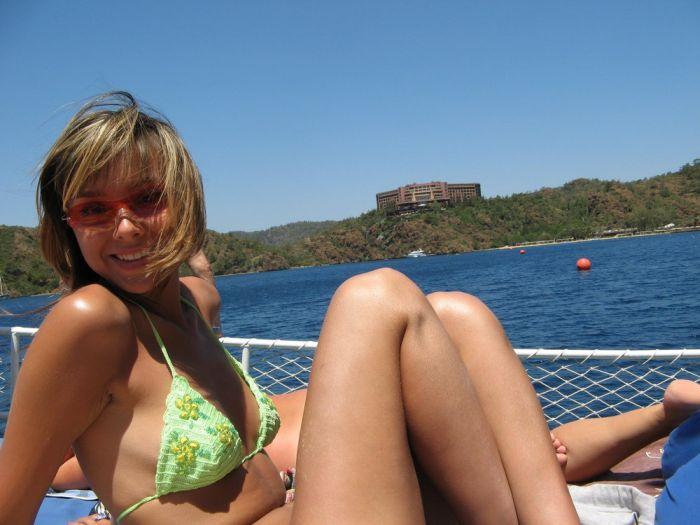 Сексуальные девушки на пляже (55 фото)