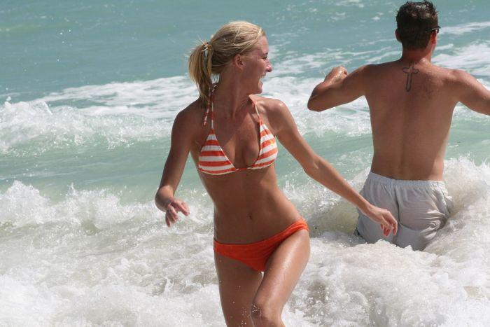 Сексуальные девушки на пляже (55 фото)