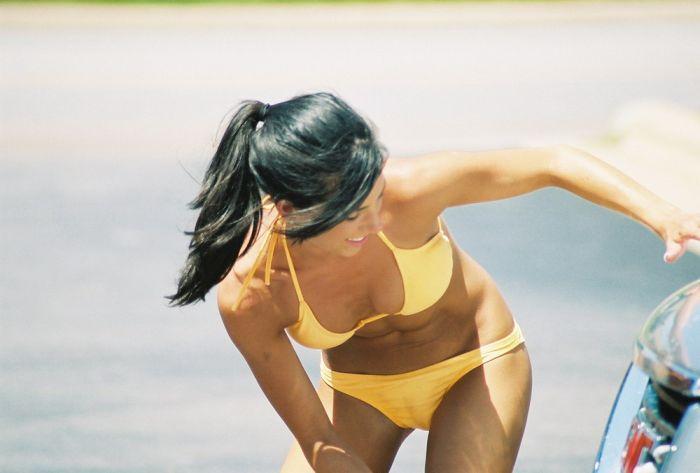 Сексуальные девушки на пляже (55 фото)