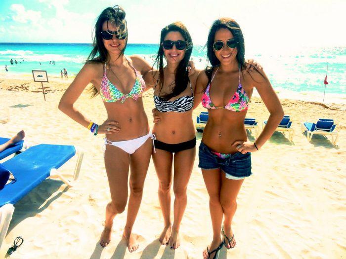 Сексуальные девушки на пляже (55 фото)