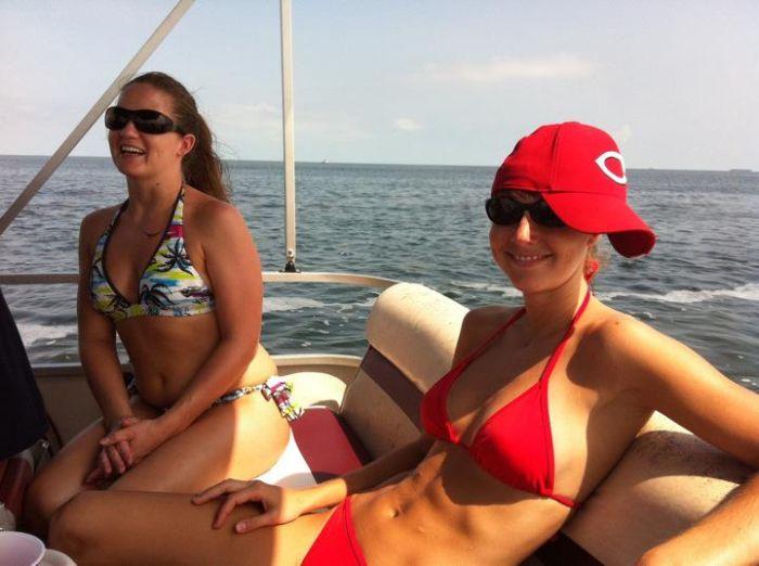 Сексуальные девушки на пляже (55 фото)