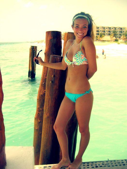 Сексуальные девушки на пляже (55 фото)