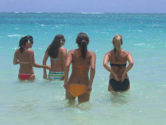 Сексуальные девушки на пляже (55 фото)