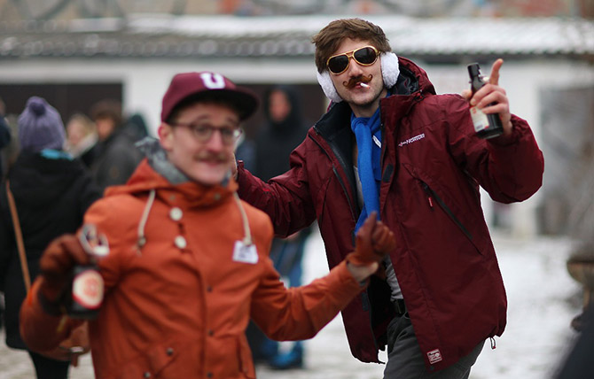 О чем якобы говорят в лифте банка на Уолл-стрит