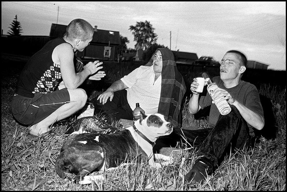 20 впечатляющих кадров из жизни сибирских бандитов глазами американца