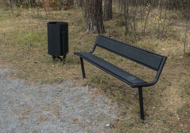 "Облагороженный" парк в Челябинске стал похож на кладбище