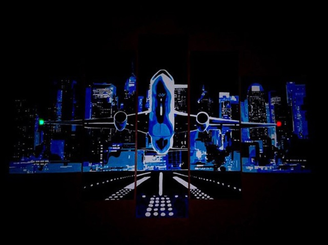 Необычный рисунок люминесцентными красками