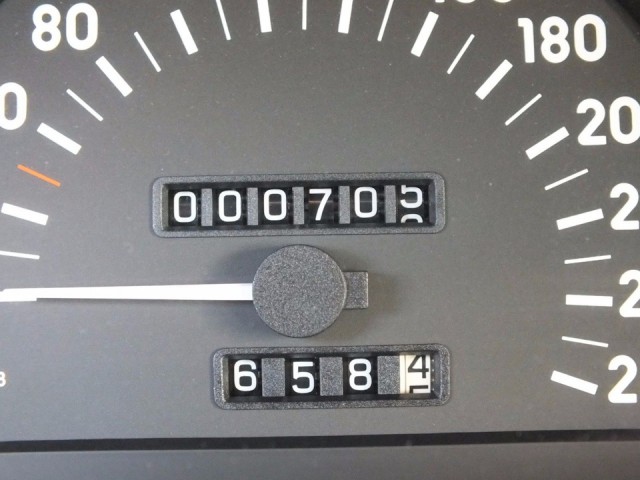 Opel Omega 1992 года с пробегом 705 км выставили на продажу