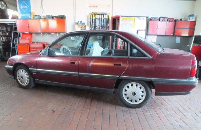 Opel Omega 1992 года с пробегом 705 км выставили на продажу