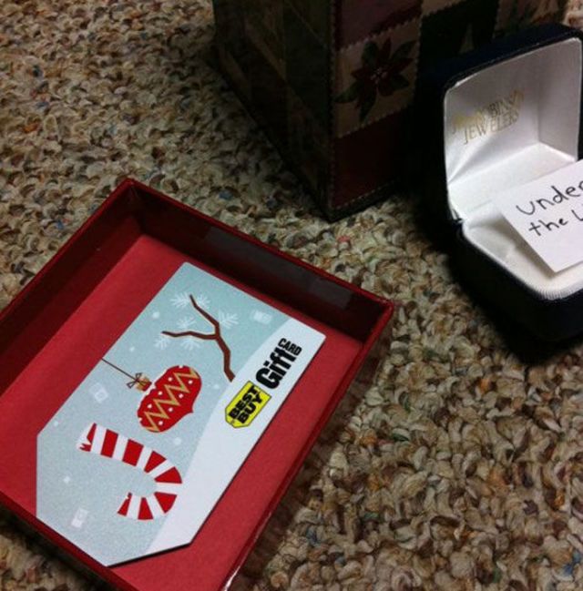 Рождественский прикол над девушкой