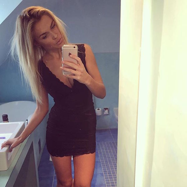 Девушки в обтягивающих платьях