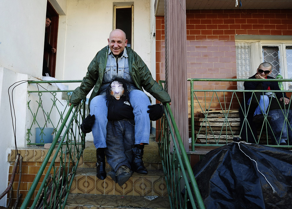 Древний карнавал в городе Вевчани