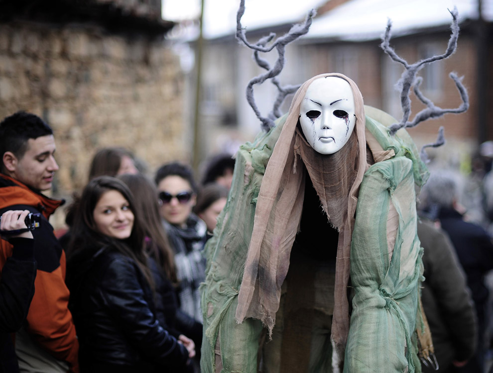 Древний карнавал в городе Вевчани