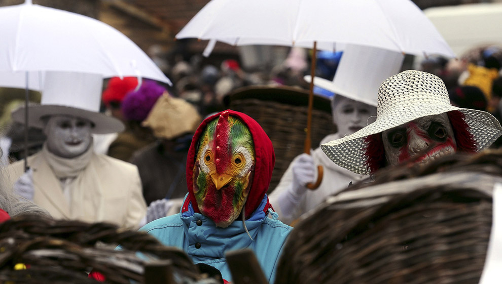 Древний карнавал в городе Вевчани