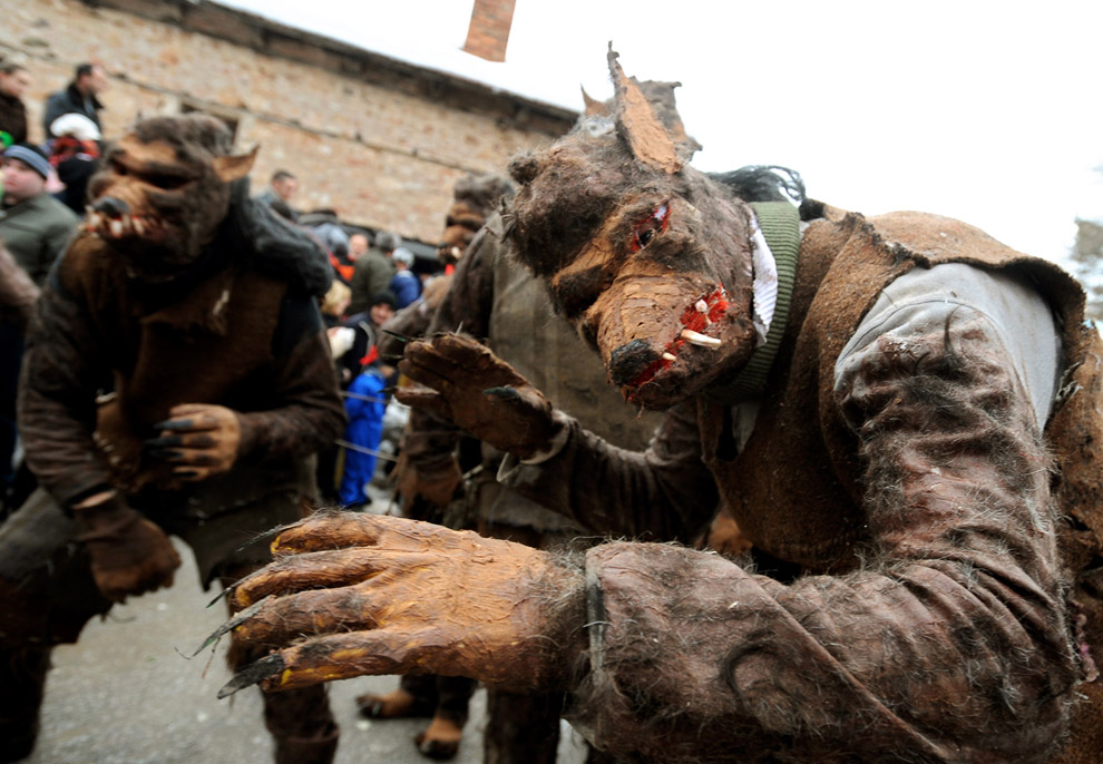 Древний карнавал в городе Вевчани