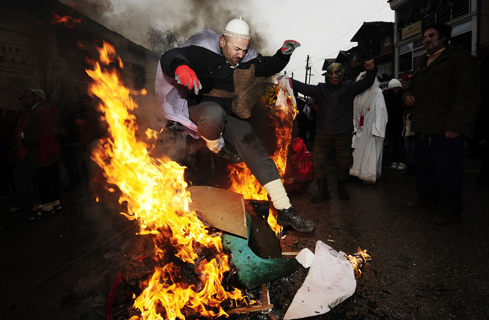 Древний карнавал в городе Вевчани