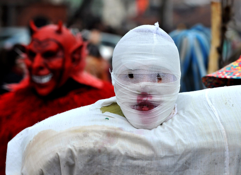 Древний карнавал в городе Вевчани