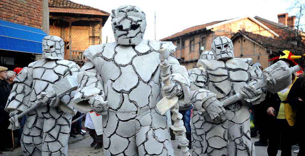 Древний карнавал в городе Вевчани