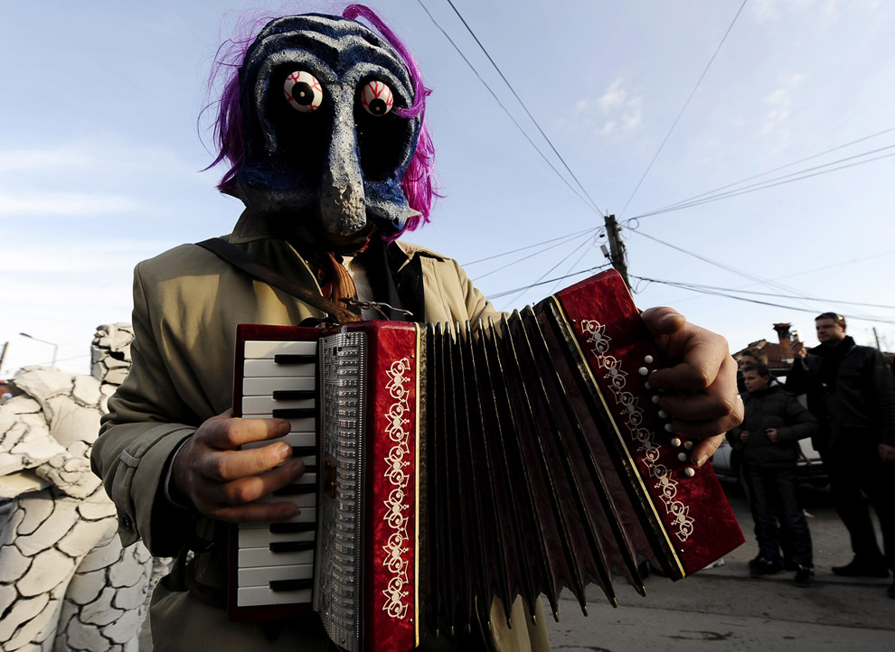 Древний карнавал в городе Вевчани