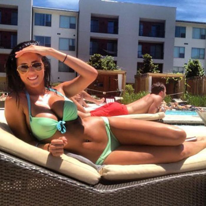 Девушки в бикини (55 фото)