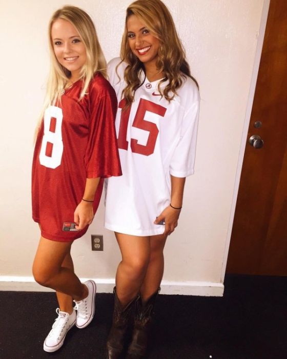 Улыбчивые девушки