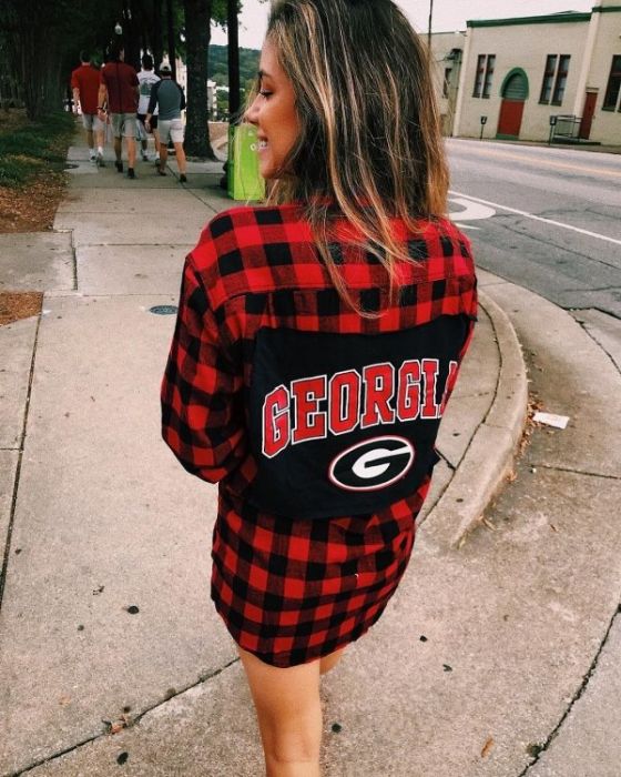 Улыбчивые девушки