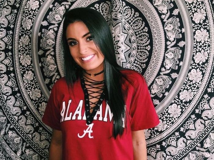 Улыбчивые девушки