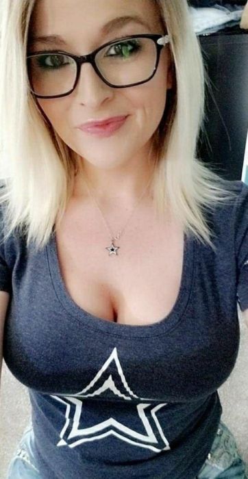 Улыбчивые девушки