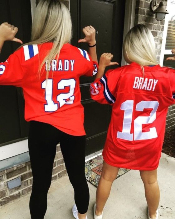 Улыбчивые девушки