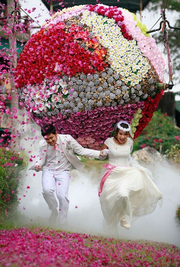 Очень необычные свадьбы в Тайланде (4 фото)